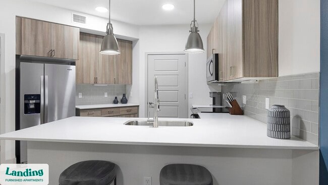 Photo - 2323 E Highland Ave Unidad 2104