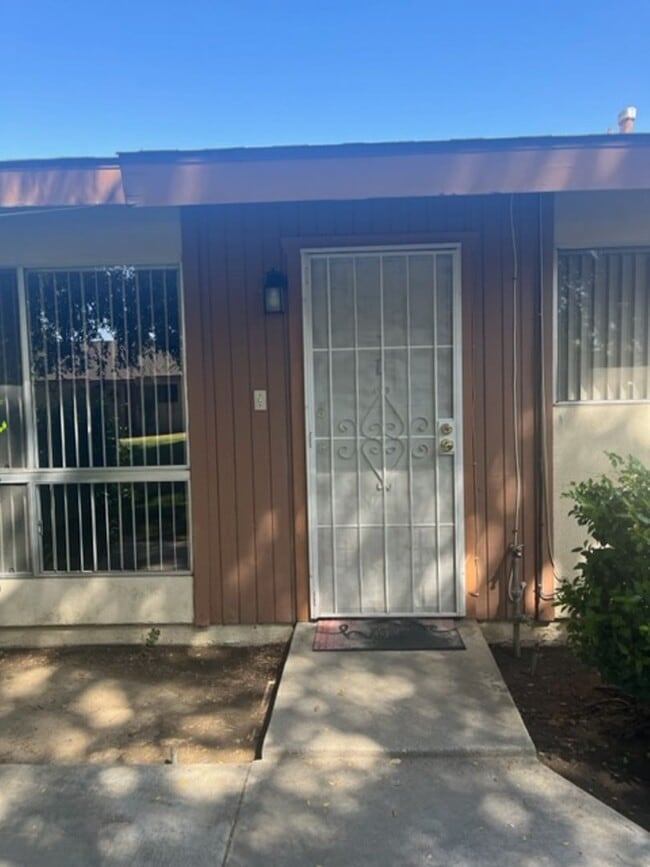 Building Photo - 2200 Courtleigh Dr Unit D