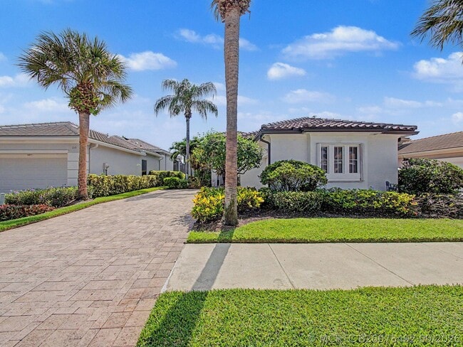 121 Orchid Cay Dr