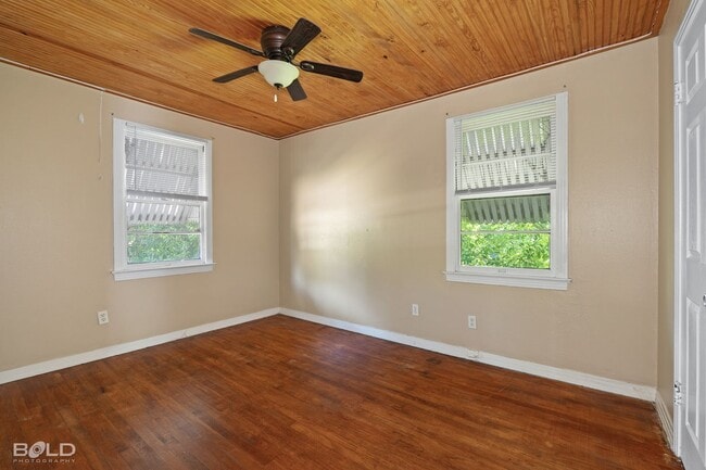 Photo - 902 1/2 Gladstone Blvd-