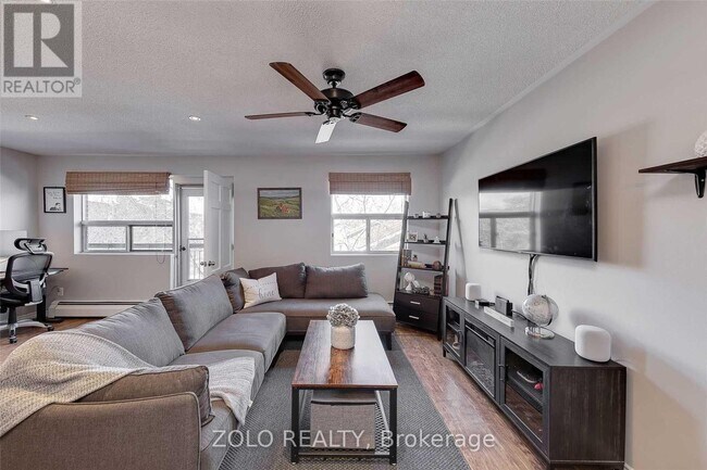 Photo - 301 - 173 EIGHTH STREET Unit 301