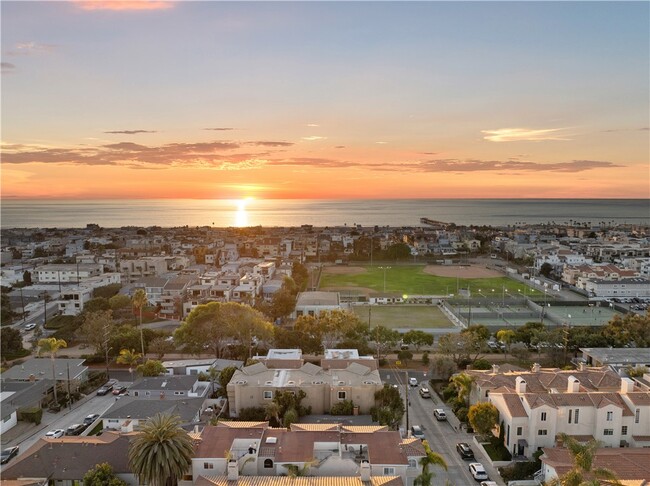 Photo - 636 9th St Townhome