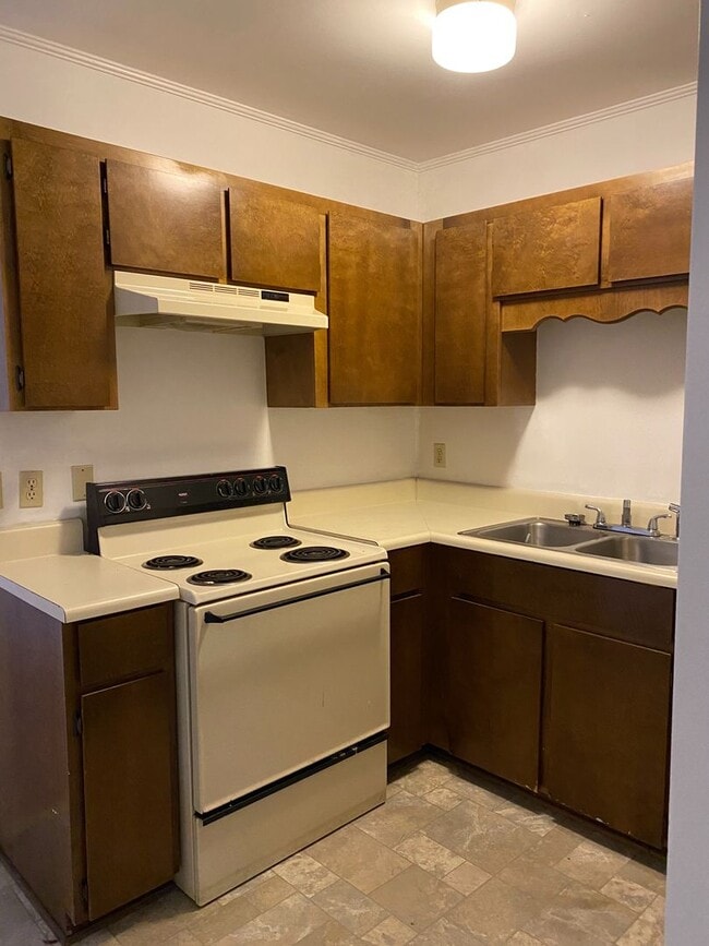 Photo - 103 E Mills St