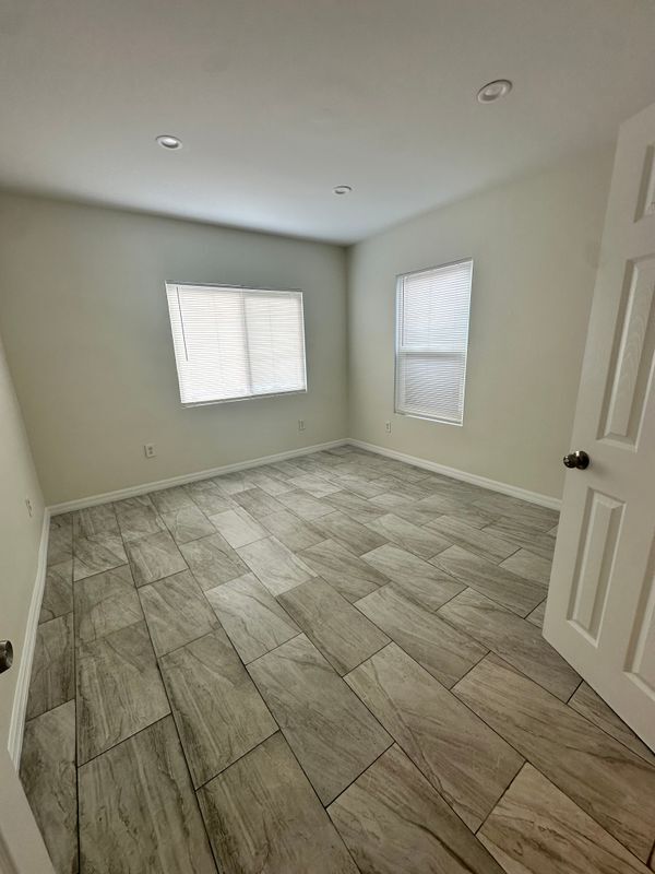731 W 99th St