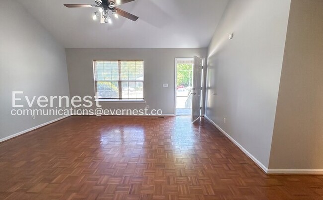 Photo - 120 Buckingham Cir