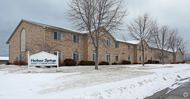 Primary Photo - Harbour Springs Apartments