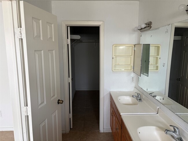 Photo - 1917 Estate Dr