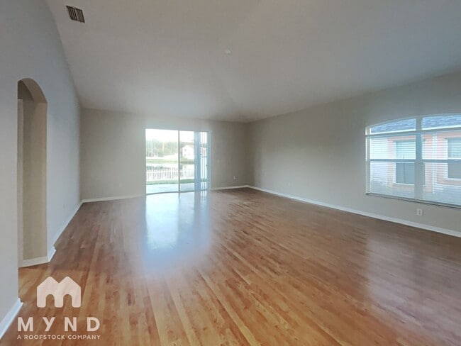 Photo - 1328 Maximilian Dr