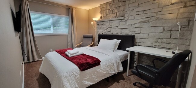 Building Photo - 1803 N 200th St