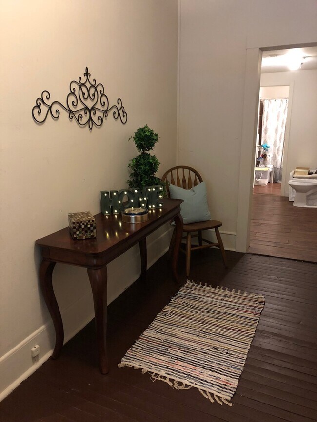 Walk to UF Campus! AUGUST MOVE IN! 4 bed/ Rental House Rental in