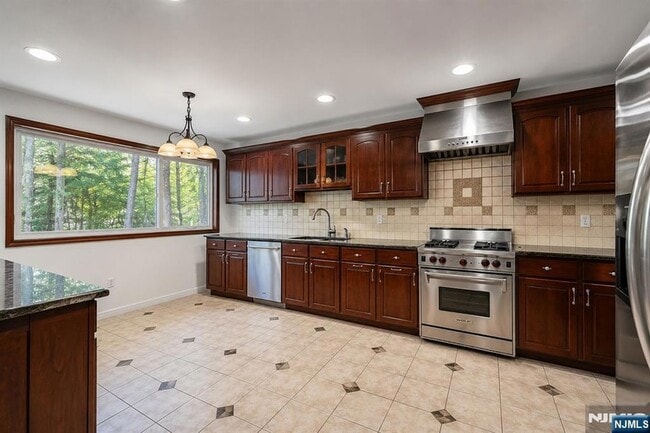 Photo - 111 Ramille Ct