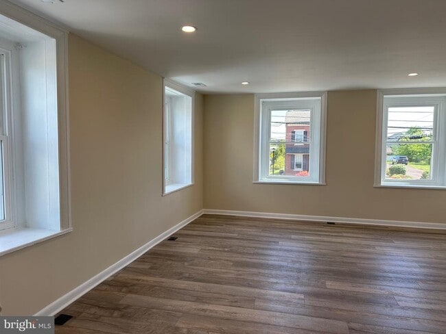 Photo - 319 W Ridge Pike Unit 200