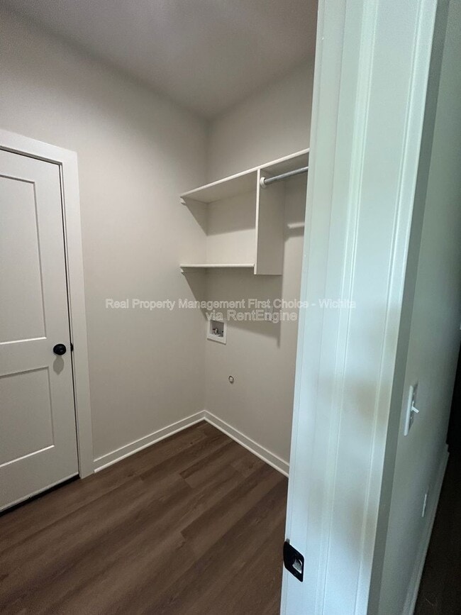 Photo - 157 N Gowen St