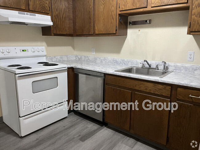 Building Photo - 20 Wolf Rd Unit C46 Rental