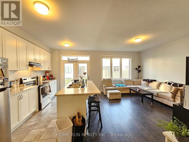 Photo - 233 Billrian Cres