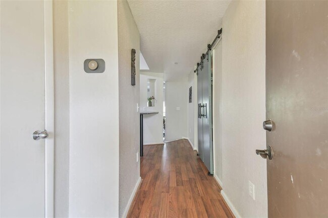 Photo - 2440 W Horatio St Unidad 1031