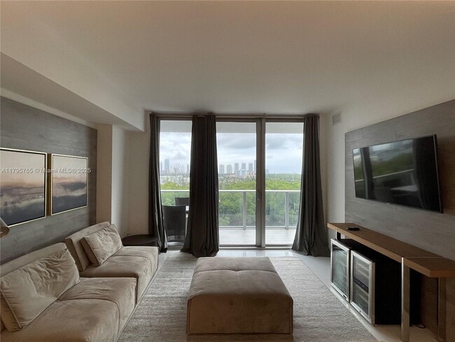 Photo - 16385 Biscayne Blvd Unidad 818