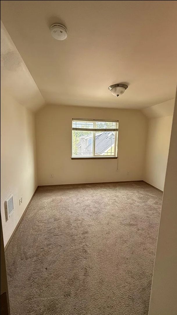 Photo - Spacious 3 Bedroom, 3 Bath End-Unit Condo ...