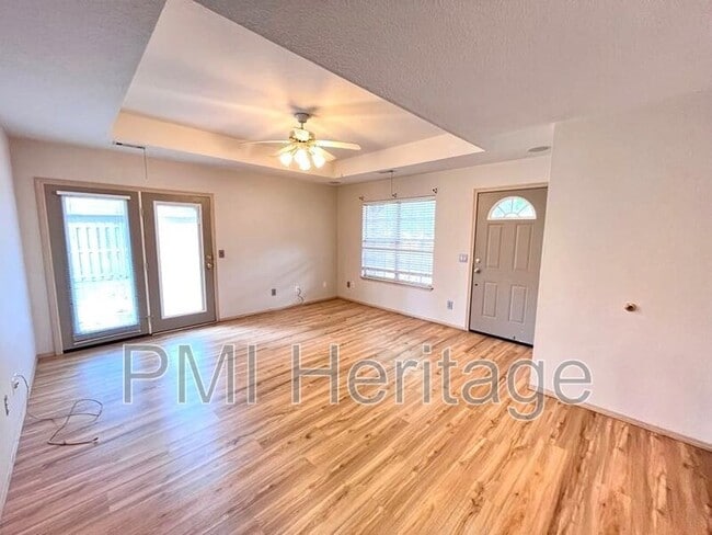 Photo - 884 N Daisy Ln