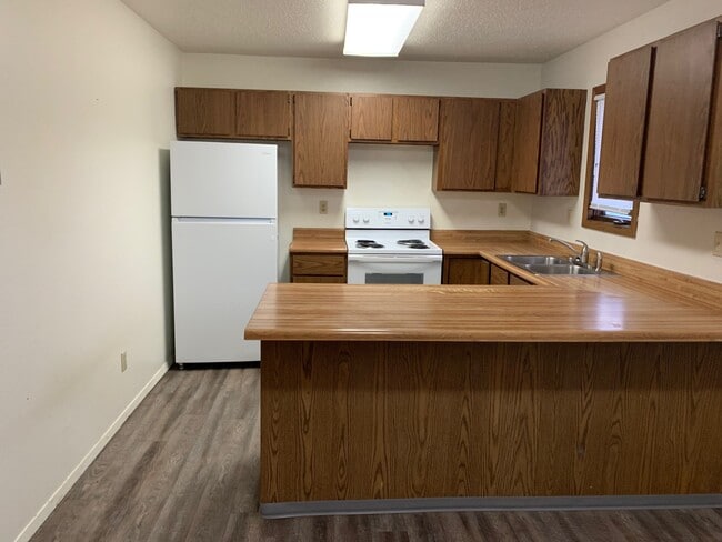 Photo - 1817 28th St W