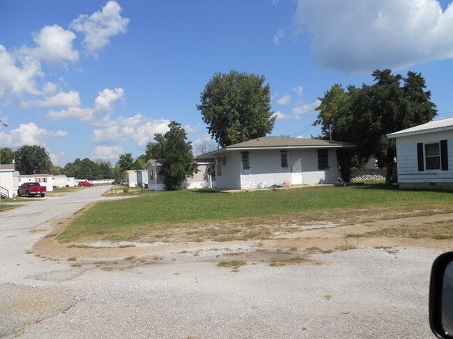 Photo - Parkway Village