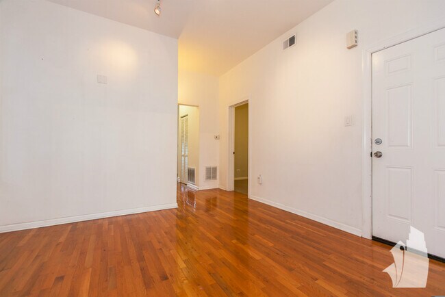 Photo - 1043 W Grace St Unit 2