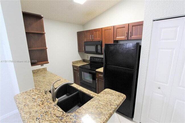 Photo - 2881 N Oakland Forest Dr Unidad 306