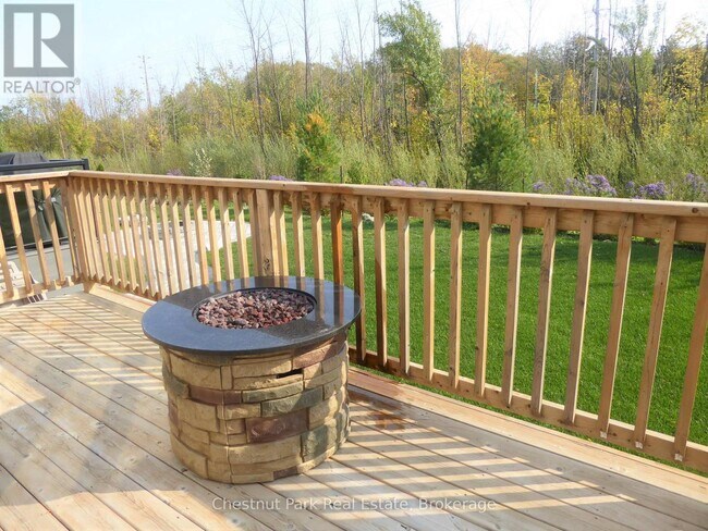 Photo - 154 Yellow Birch Cres