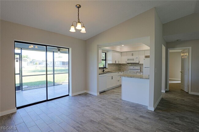 Photo - 629 SW Santa Barbara Pl