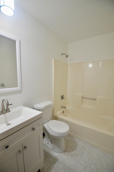 Photo - 115 Short Beach Rd