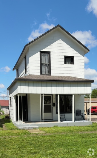 Building Photo - 613 SW Lincoln St Rental