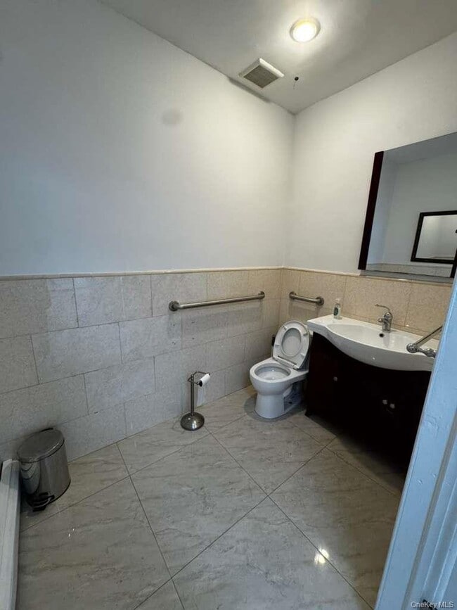 Photo - 18-44 College Point Blvd