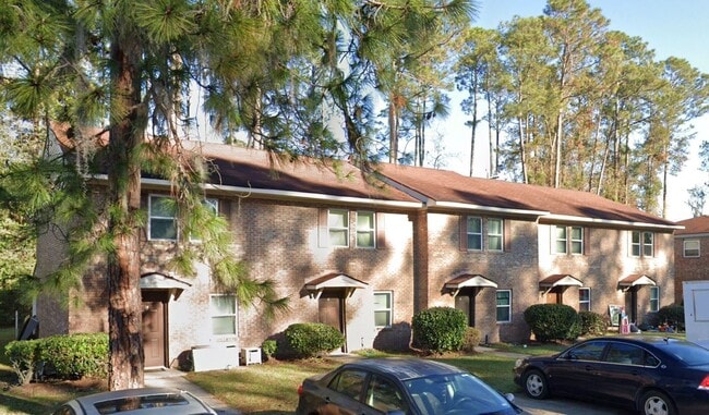 Building Photo - Town House For Rent