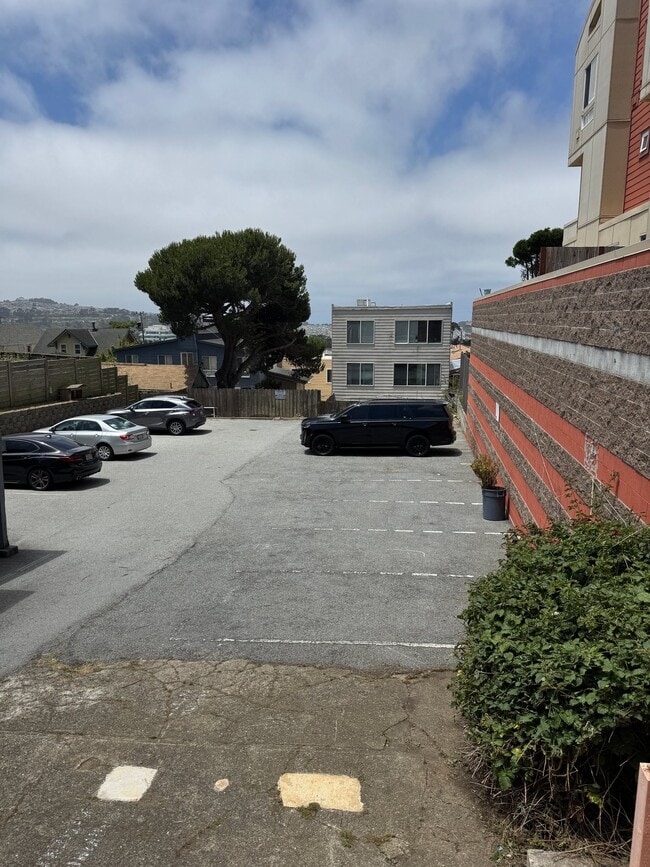 Photo - 6740 Mission St