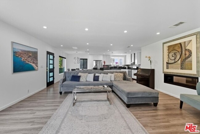 Photo - 10915 Ayres Ave