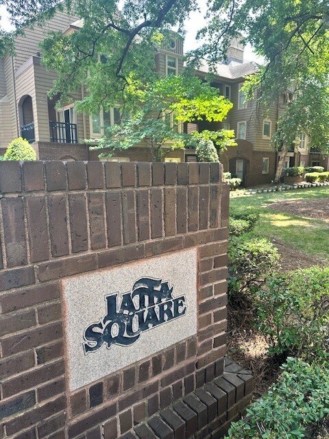 Photo - 1109 E Morehead St Townhome