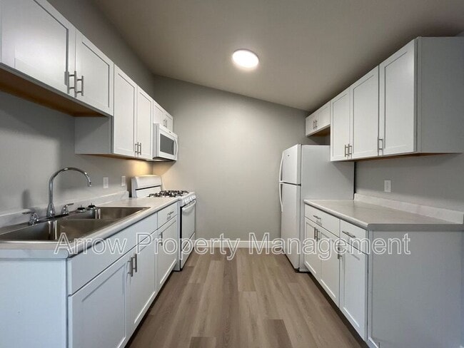 Photo - 877 N 26th St Unidad 307