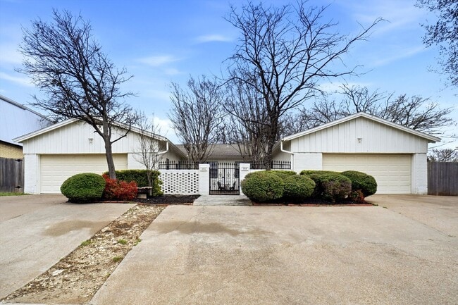 Photo - Gorgeous Two Bedroom, Two Bathroom Duplex in West Fort Worth