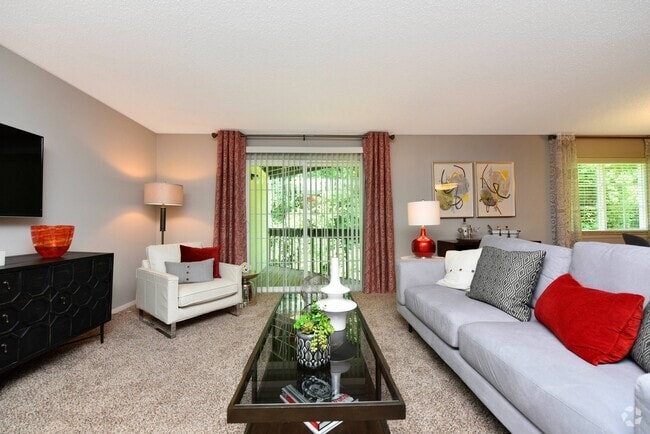 Spacious Living Room - Hudson on the Greenway Rental