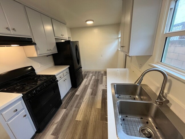 Photo - 408 W El Camino St