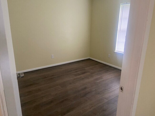 Photo - 502 Brookford Dr