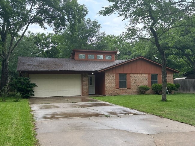 Photo - College Station - 3 Bedroom - 2 Bath - 2 vehicle car - Fenced in back yard - House.
