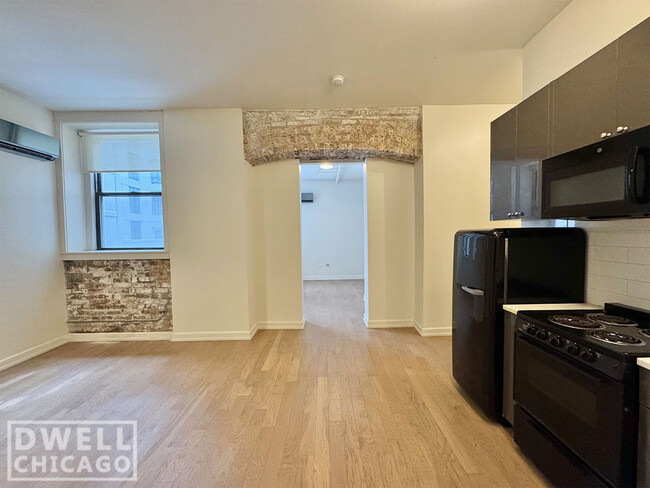 Photo - 108 W Chicago Ave Unidad 321 Rental