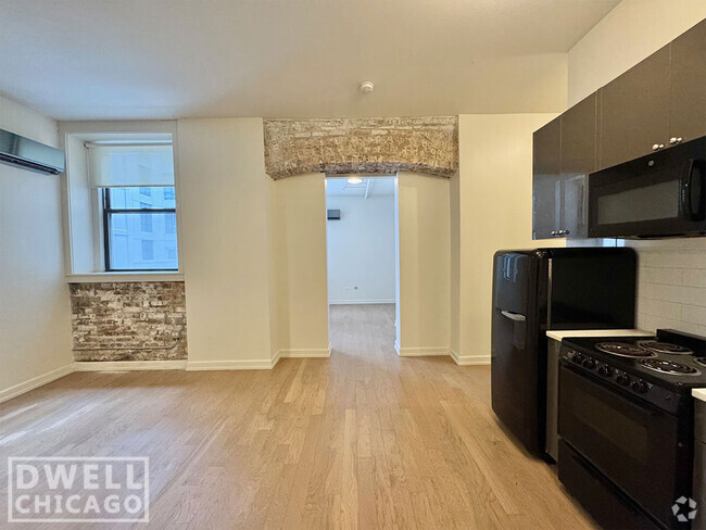 Building Photo - 108 W Chicago Ave Unit 321 Rental