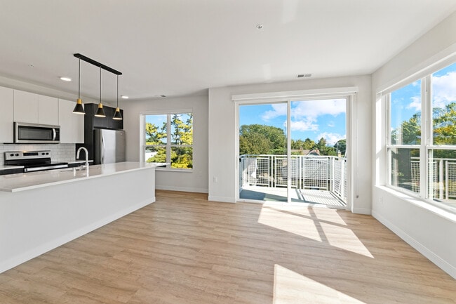 5945 6th Ave Unit 305