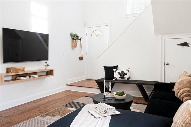 Photo - 935 Greenwood Ave NE