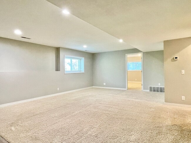Photo - Beautiful Valley Views & Utilities Included!