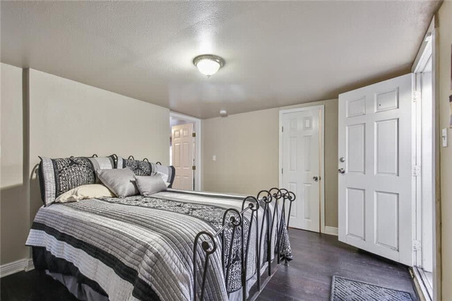 Building Photo - 4426 S Carrollton Ave Rental