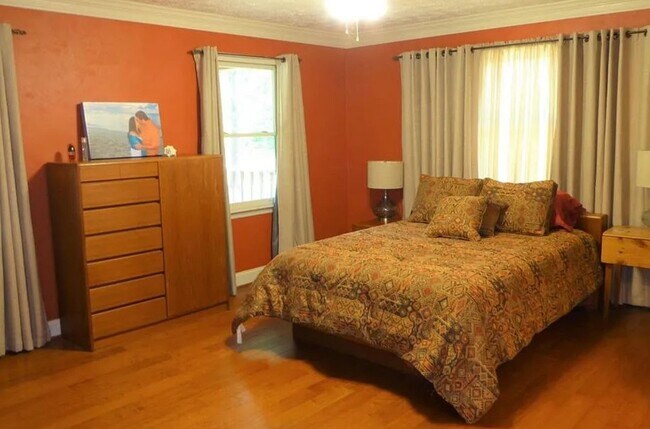 Photo - 402 Mt Airy Rd