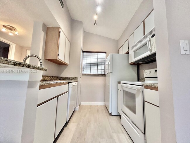 Photo - 2811 N Oakland Forest Dr Unit 306